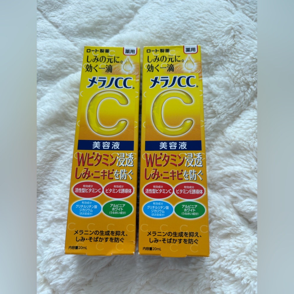 Rohto Melano CC Concentrated Vitamin C
Serum 20ml made in japan ( 2 box )